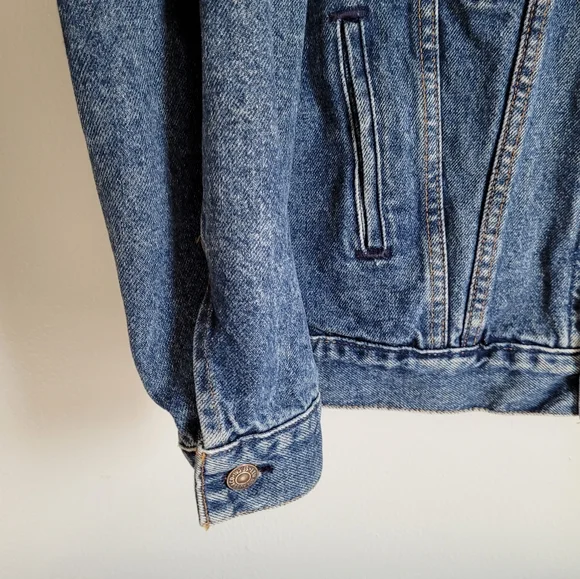 SOLD Vintage Levi's Jean Jacket - Picture 5 of 11